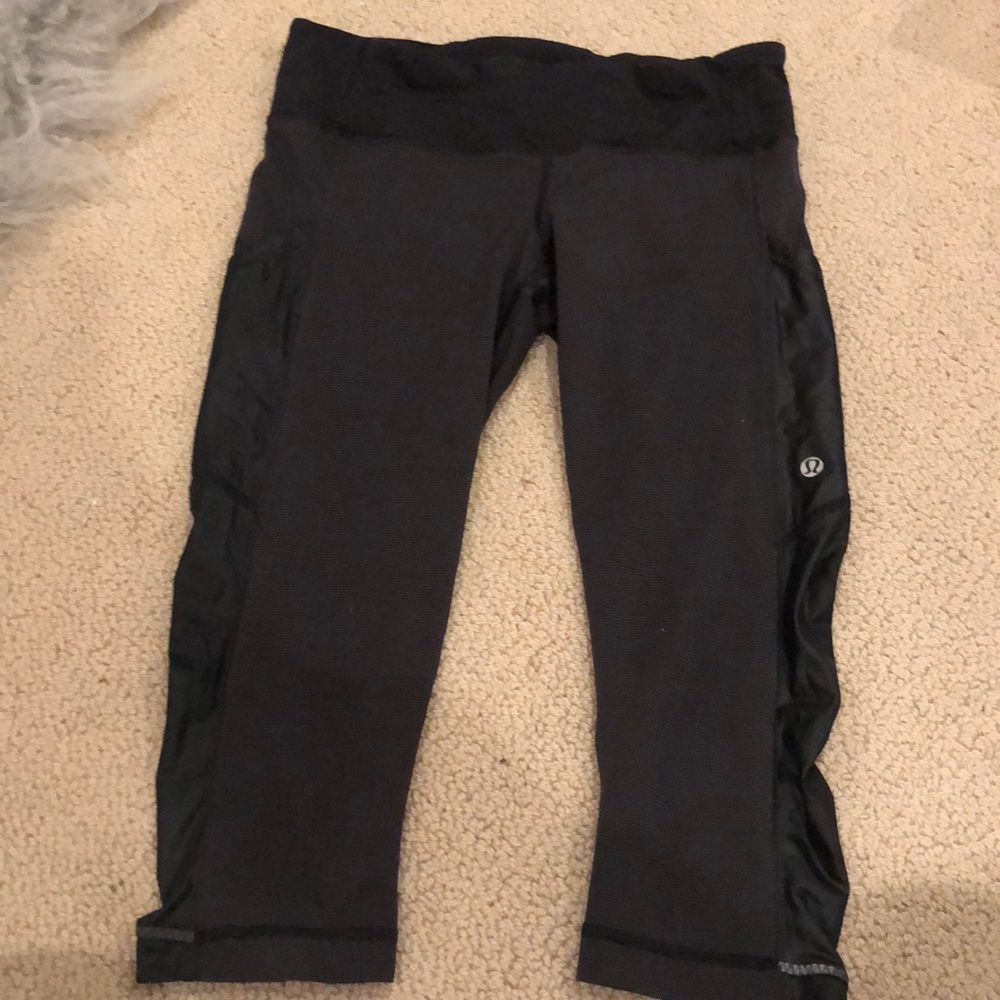 Lululemon over the knee Capri leggings